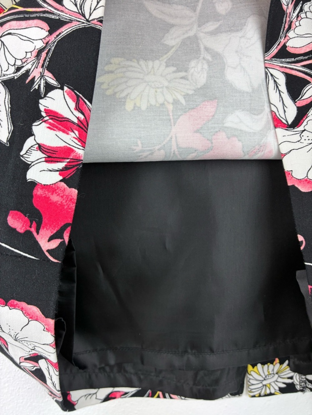 Liz Claiborne Floral Pencil Skirt Size 12 Black Pink Yellow Lined Stretch Cotton - Picture 5 of 7